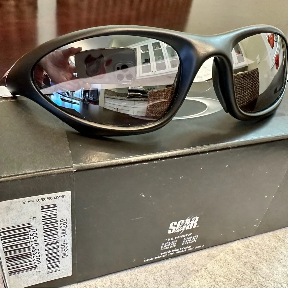 Oakley Scar Sunglasses in black with black lenses